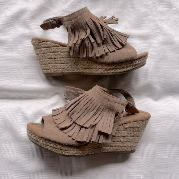 Women’s suede Minnetonka fringe wedge sandals size 8 - Picture 1 of 3